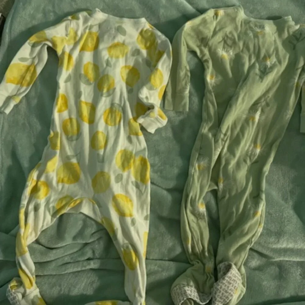 *LAST CALL* 2 Carter's 18 Months Girl's Sleepers - Picture 2 of 2